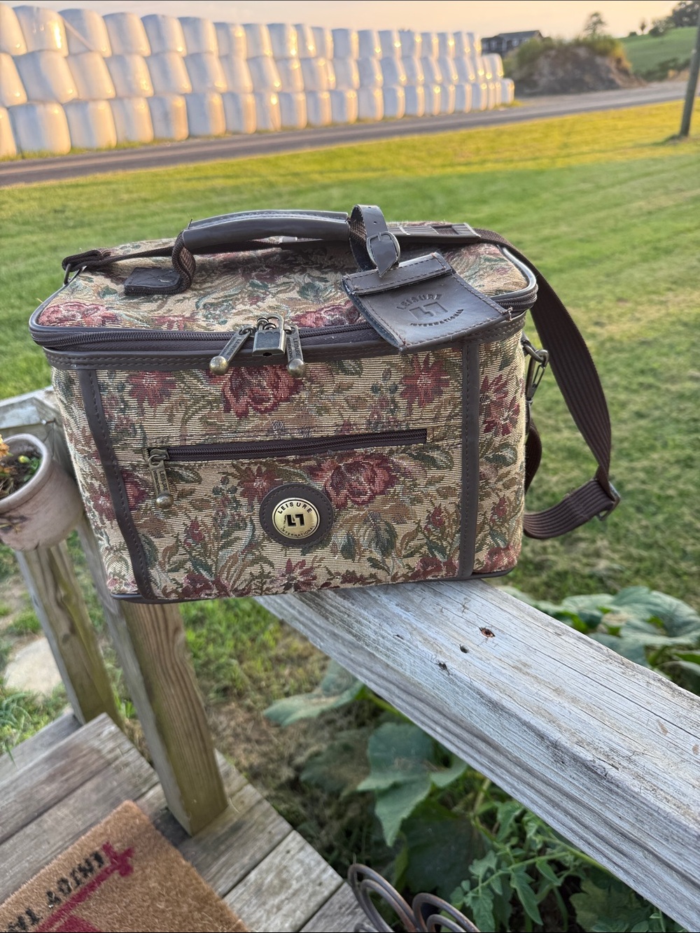 Floral Tapestry Cosmetic Case with Brown Trim - Luxury Traveler vintage